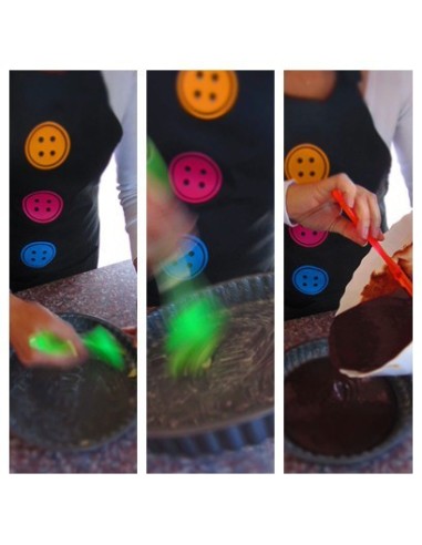 Delantal Negro Impresión Botones - Delantal Original y Elegante